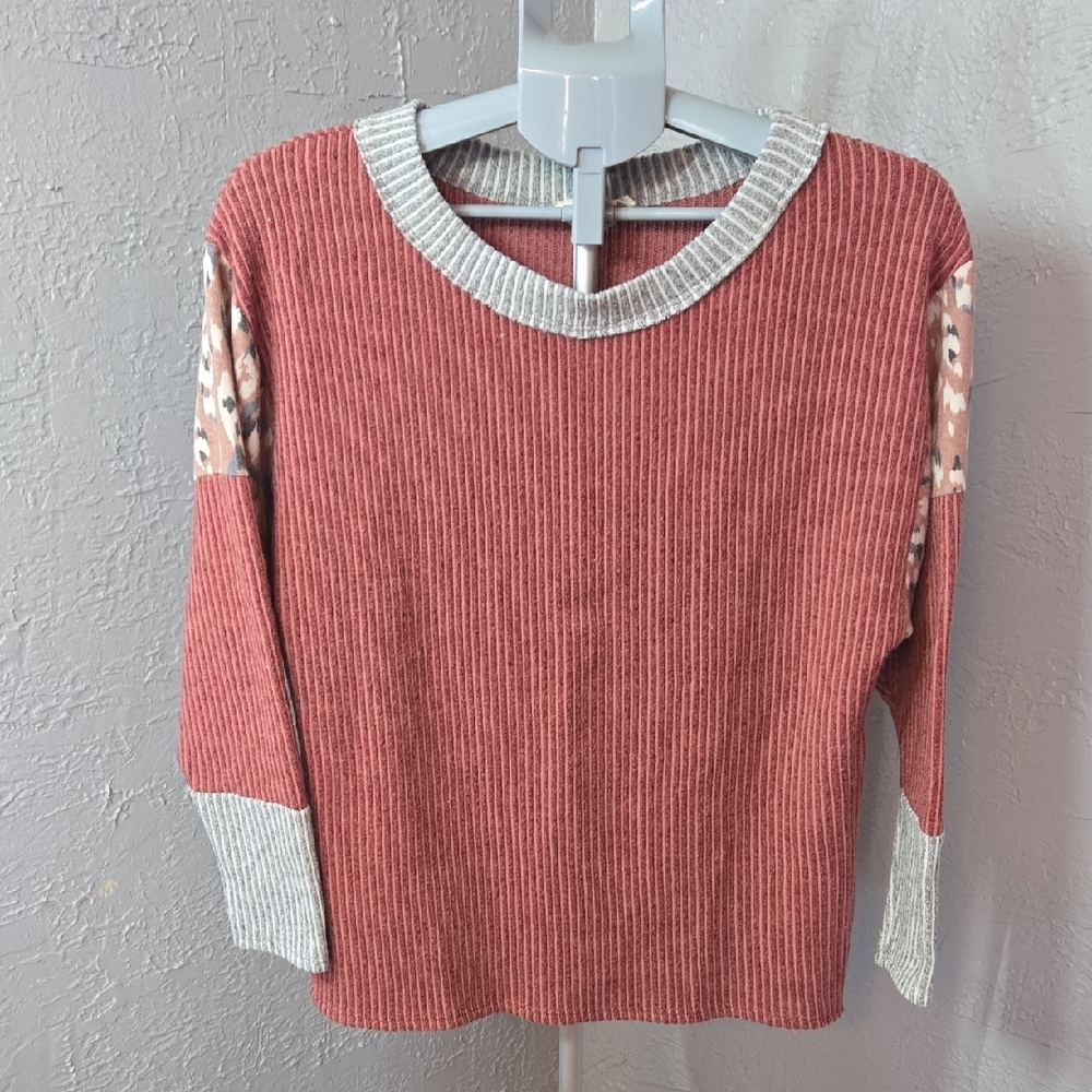 BiBi Pink and Gray Crew Neck Sweater with Ribbed Texture